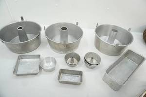 lot 162 image: Angel Food Cake Pans and Bread Pans, Mini Angel Food Cake Pans