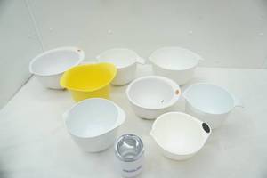 lot 166 image: Melamine Mixing Bowls