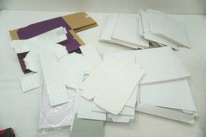 lot 175 image: Gift Boxes. Smallmedium sized. NewUnused