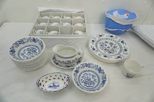 lot 180 image: Vintage J&G Meakin Blue Nordic Dishware Set