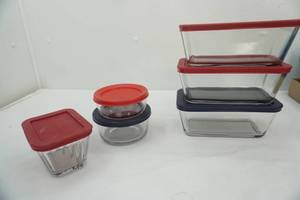 lot 209 image: (3ct) Anchor Hocking glass bread pans wlids, 3 more pyrexanchor hocking glass food storage containers wlids