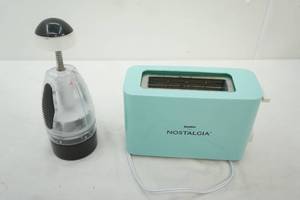 lot 215 image: Manual Chopper & 1 Slice Toaster