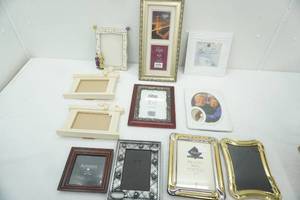 lot 240 image: Picture frame lot variety of 5x7 and other frames