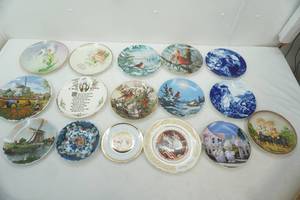 lot 244 image: Vintage Collectible Plates