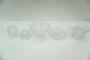 lot 272 image: VIntage Crystal & Pressed Glass Pieces