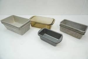 lot 277 image: bread pans -small, medium, large