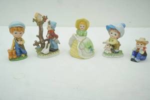lot 279 image: Vintage Bisque porcelain figurines.
