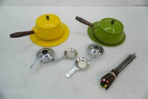 lot 280 image: Vintage Mid Century Enameled Fondue Pots & Plates. Green & Yellow