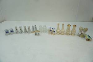 lot 282 image: Collection of Vintage Salt & Pepper Shakers