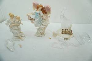 lot 284 image: Large Angel Figurines in need of Repair (3ct)