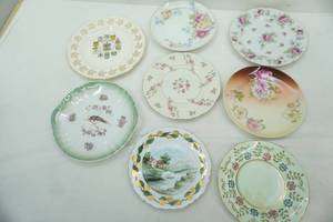 lot 305 image: Vintage Collectible Plates