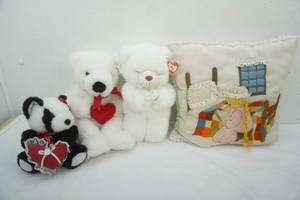 lot 314 image: TY Stuffed Bears, Vintage Embroidery Pillow
