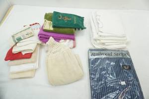 lot 316 image: Table Cloth, dish towels, hand towels, wash cloths