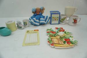 lot 319 image: Vintage Collectibles lot