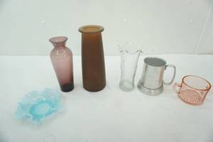 lot 326 image: Vintage Glassware pink depression glass, fenton blue opalescent hobnail dish, amethyst vase and more