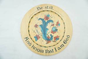 lot 327 image: Scandinavian Folk Art Wooden Decor Plate 12.5