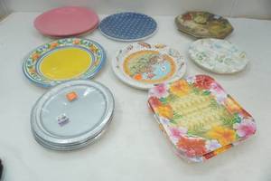 lot 341 image: (144ct) NEW Disposable Plates (plastic coated paper plates)