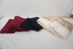 lot 351 image: Bath Towels