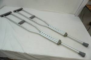 lot 355 image: Pair of Aluminum Crutches