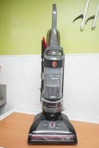 lot 364 image: Hoover Wind Tunnel Vacuum. Bagless
