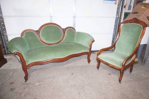 lot 366 image: Antique Victorian Parlor Set. Settee and matching armchair
