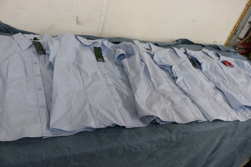 lot 604 image: 5 Baby blue button up womens tops ...