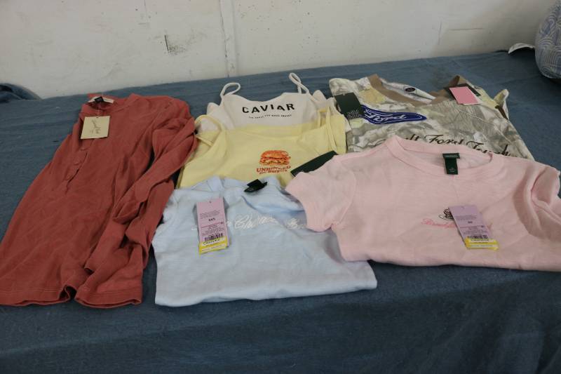 lot 652 image: 6 Size XXS and XS womens tops new ...