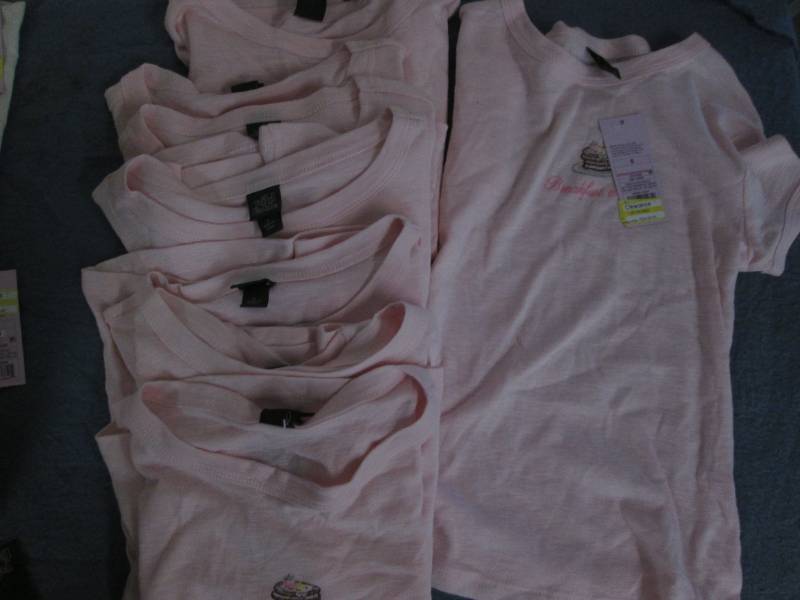 lot 680 image: 8 small pink womens t-shirts...