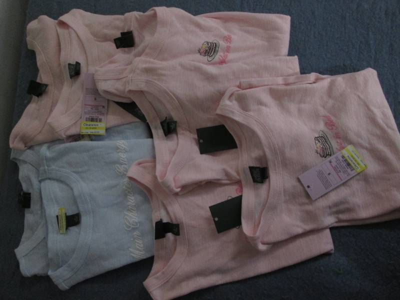 lot 684 image: 8 size small womens t-shirts...