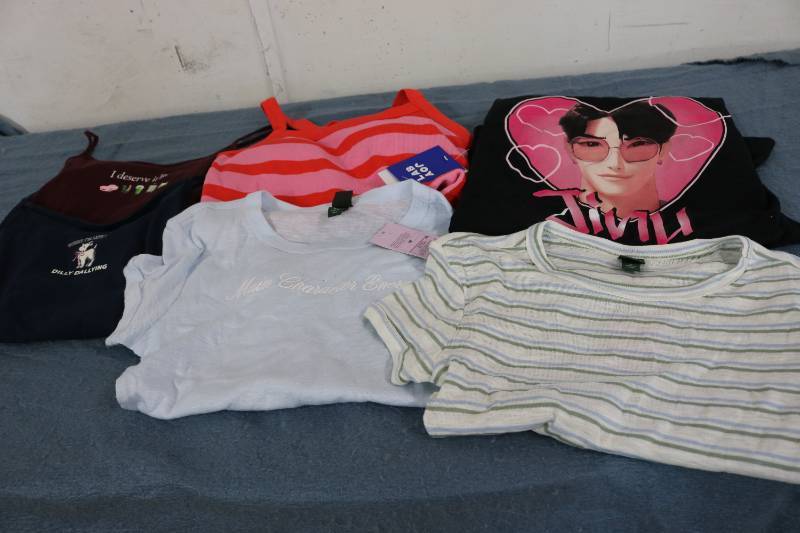 lot 628 image: 6 Size M womens tops new with tags...