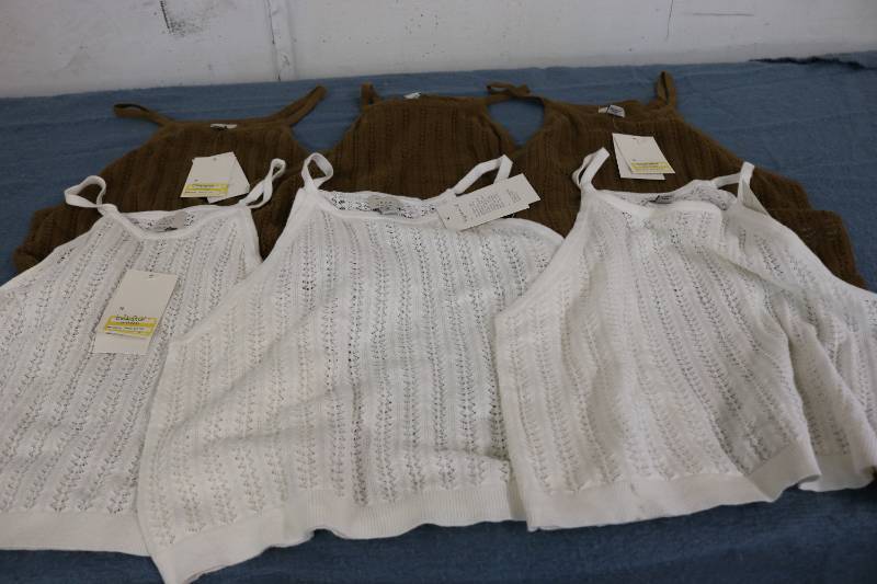 lot 632 image: 6 Size M womens tops new with tags...