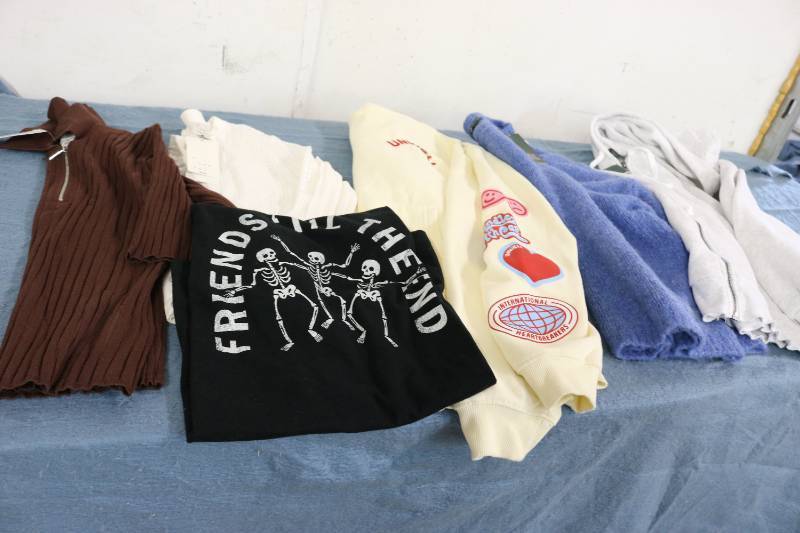 lot 635 image: 6 Size M womens tops new with tags...