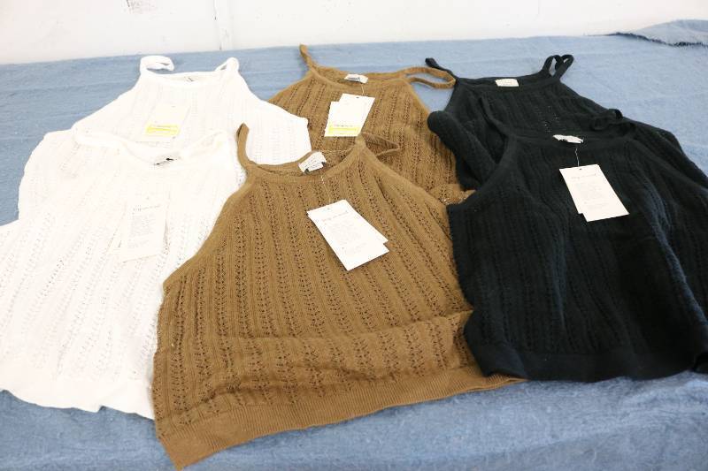 lot 657 image: 6 Size S womens tops new with tags...