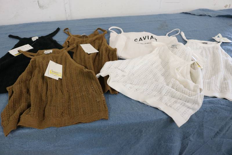 lot 658 image: 6 Size S womens tops new with tags...