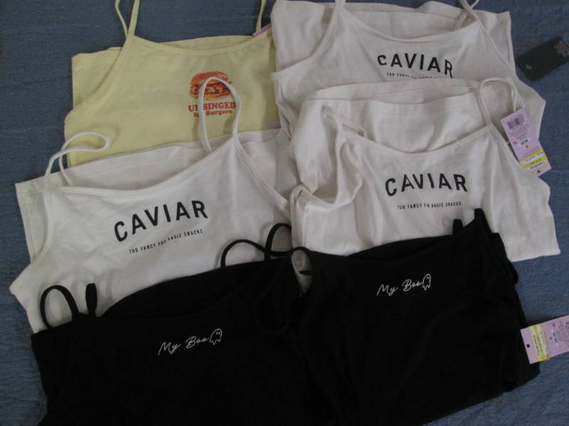 lot 685 image: 6 womens small tank tops...