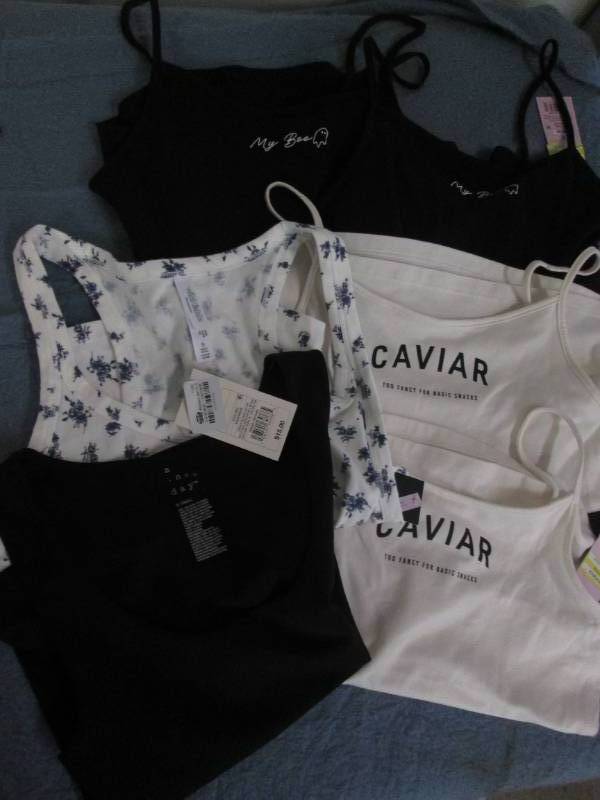 lot 686 image: 6 womens small tank tops...