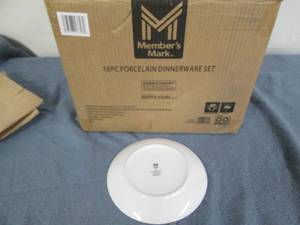 lot 7 image: New Members Mark 16 piece porcelain...