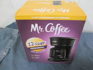 lot 33 image: Mr Coffee 12 cup programmable coffe...