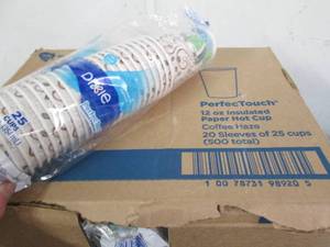 lot 101 image: 20 Sleeves of 25 Dixie insulated pa...