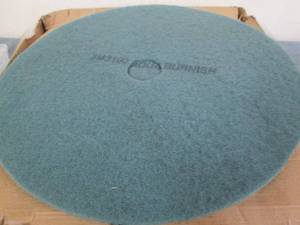 lot 110 image: 5 27 3M burnish floor pads...
