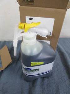 lot 125 image: 1.32 Gallons Diversey general purpo...