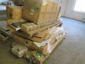 lot 137 image: Pallet of long Amazon return items...