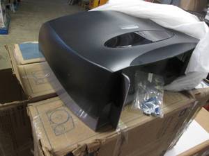 lot 144 image: 4 Kimberly Clark toilet tissue disp...