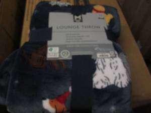 lot 172 image: 60 x 70 Lounge throw...