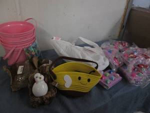 lot 179 image: Large assortment of Easter and Spri...