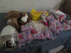 lot 180 image: Large assortment of Easter and Spri...