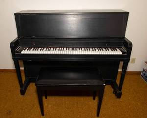 lot 14 image: Vintage Everett Upright Piano with Bench