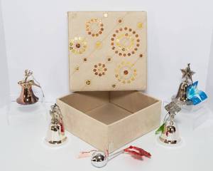 lot 16 image: Lorie Line Christmas Bells Collection  Set of 5