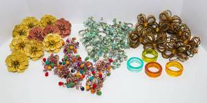 lot 24 image: Five Sets of Colorful Napkin Rings