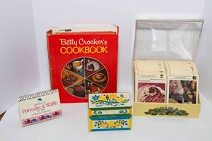 lot 27 image: Vintage Recipe Collection  McCalls, Betty Crocker & Recipe Tin